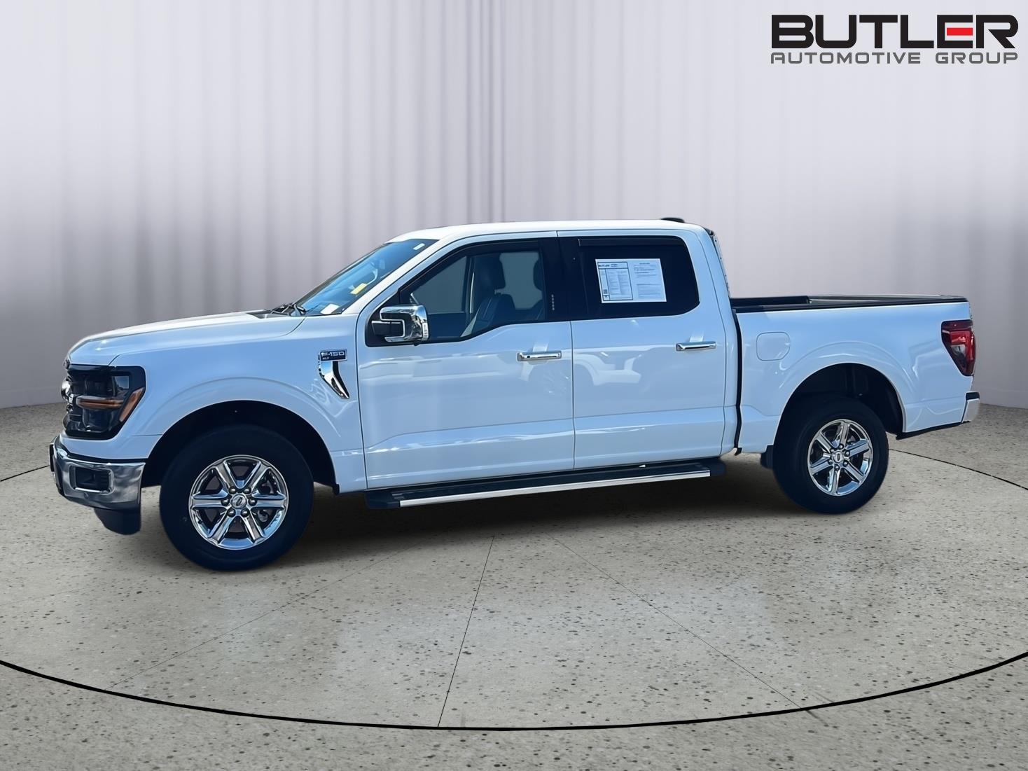 Used 2024 Oxford White Ford XLT image 3