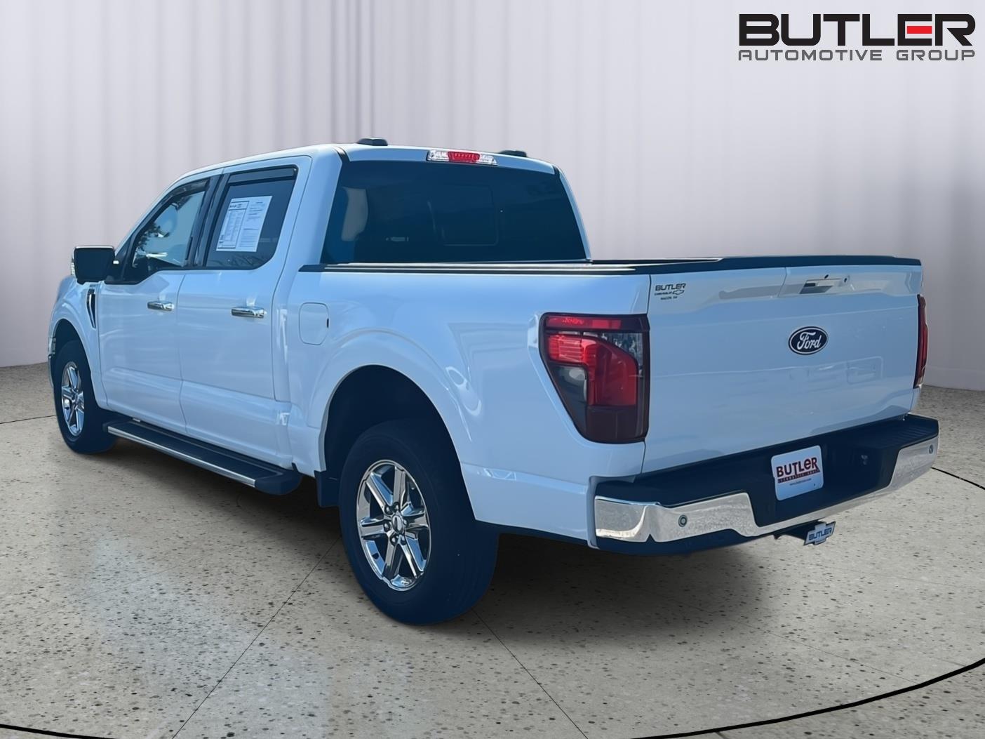 Used 2024 Oxford White Ford XLT image 4