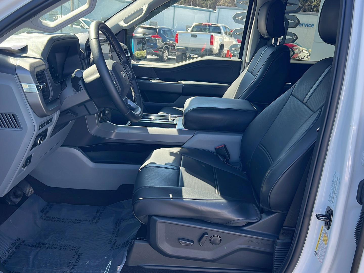 Used 2024 Oxford White Ford XLT image 10