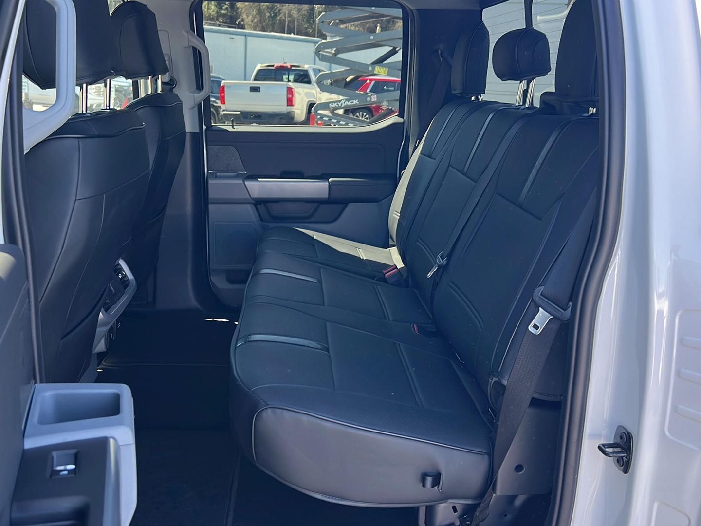 Used 2024 Oxford White Ford XLT image 11