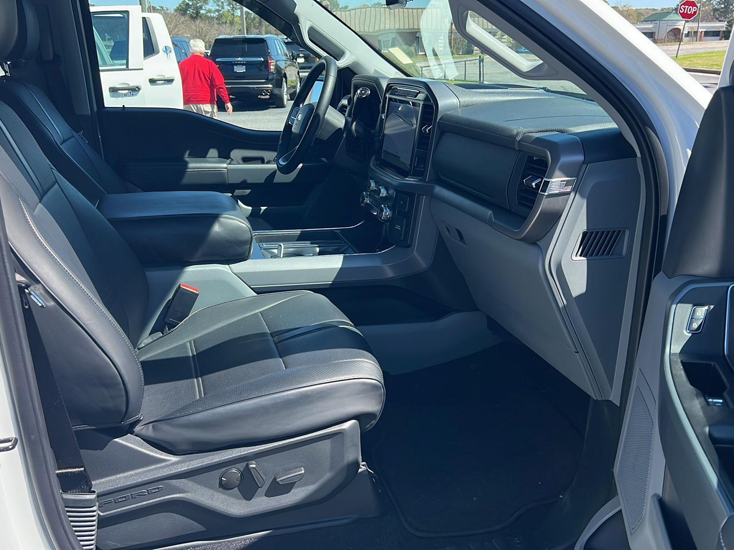 Used 2024 Oxford White Ford XLT image 13