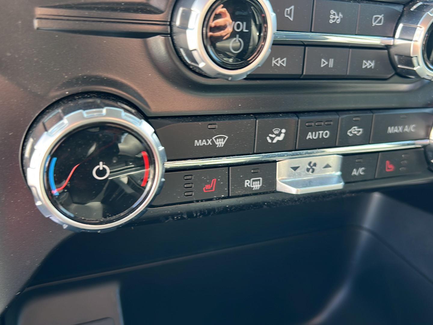 Used 2024 Oxford White Ford XLT image 28