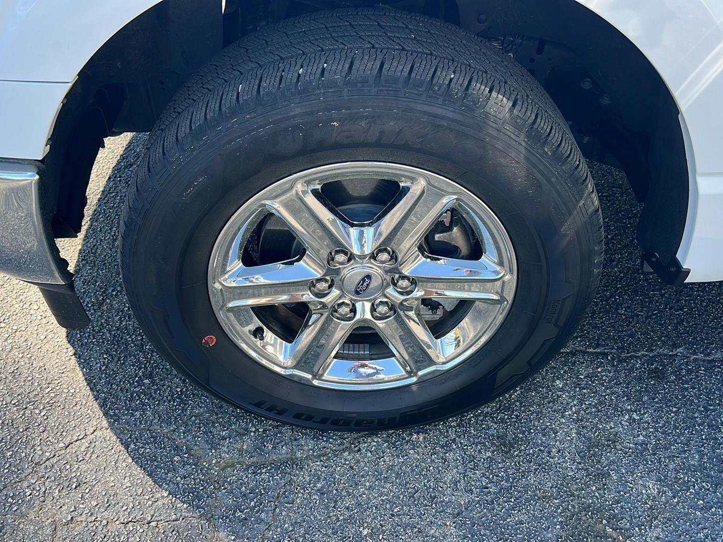 Used 2024 Oxford White Ford XLT image 37