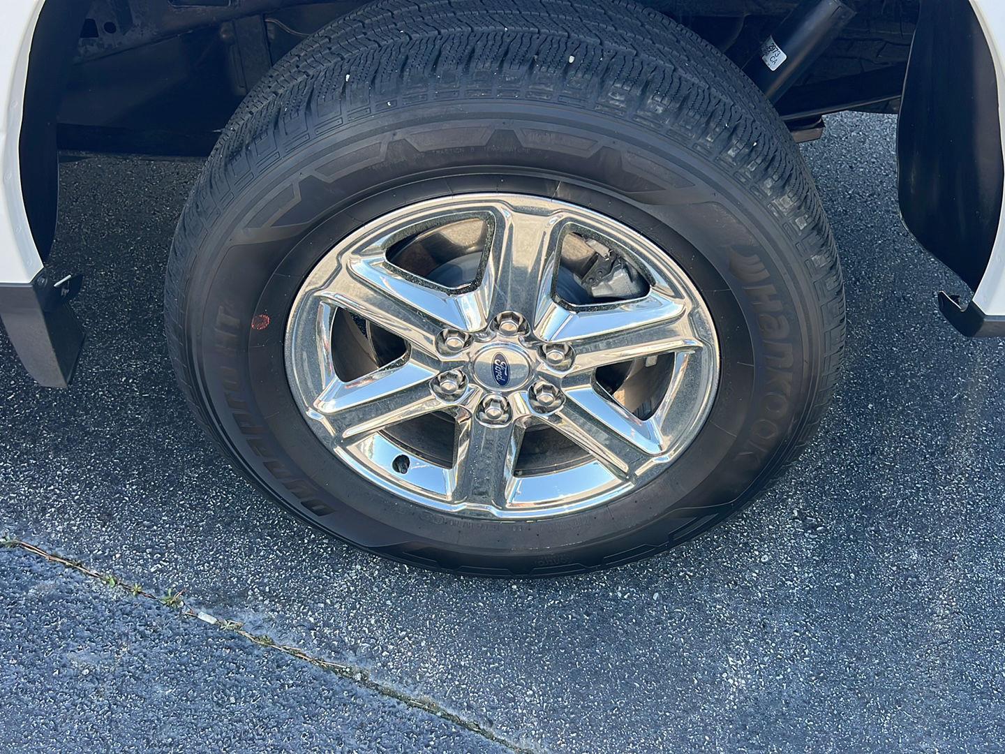 Used 2024 Oxford White Ford XLT image 38