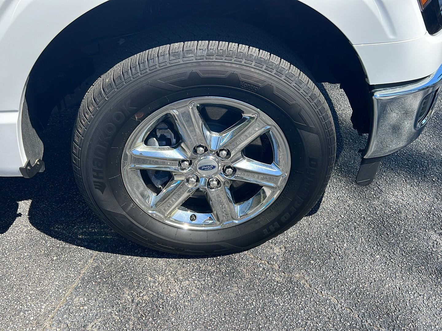 Used 2024 Oxford White Ford XLT image 40