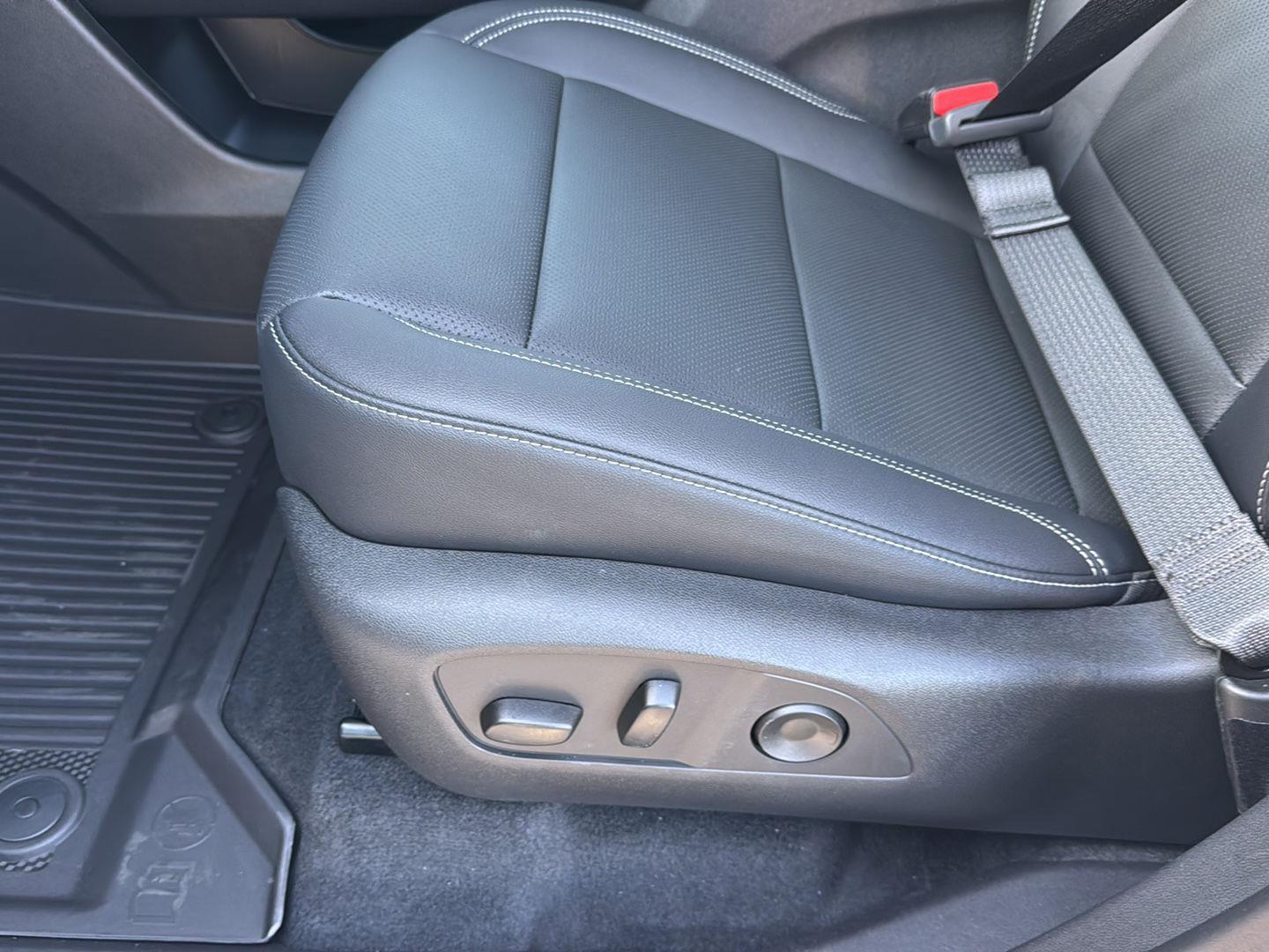 New 2026 Summit White Chevrolet FWD LT image 27