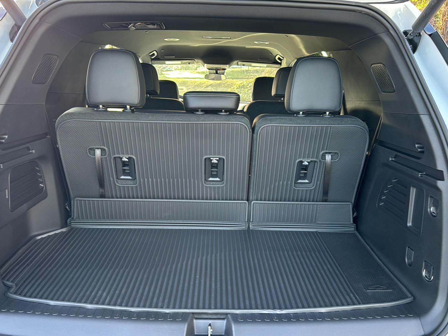 New 2026 Summit White Chevrolet FWD LT image 29