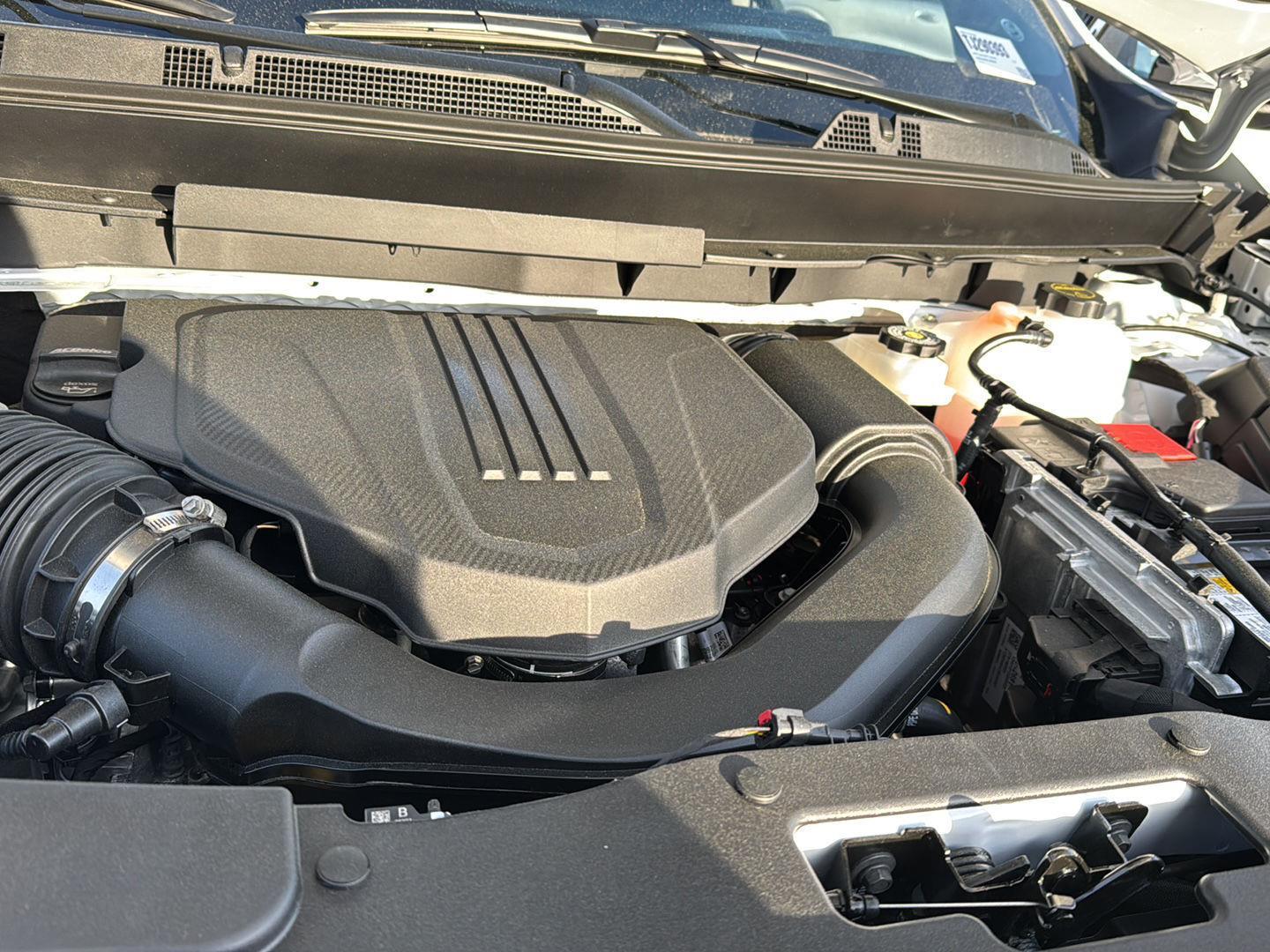 New 2026 Summit White Chevrolet FWD LT image 30