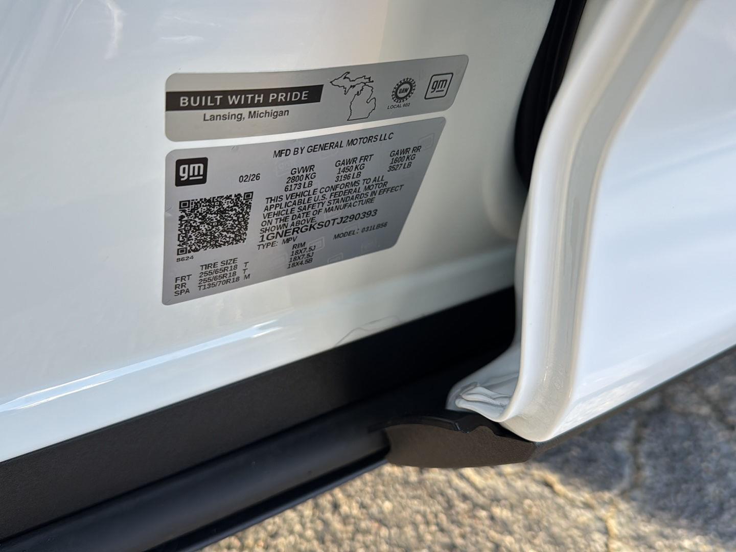 New 2026 Summit White Chevrolet FWD LT image 32