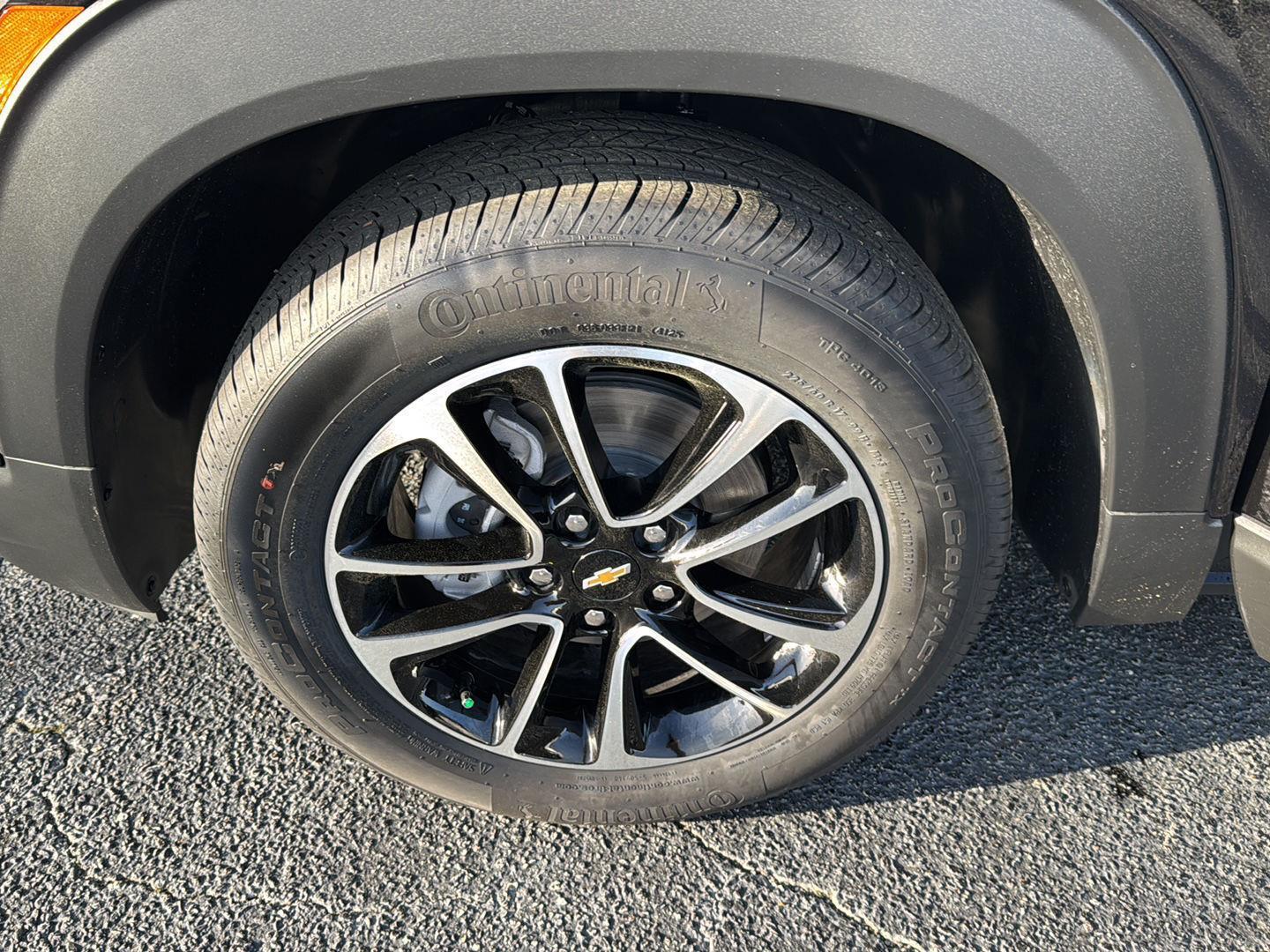 New 2026 Mosaic Black Metallic Chevrolet LT image 30