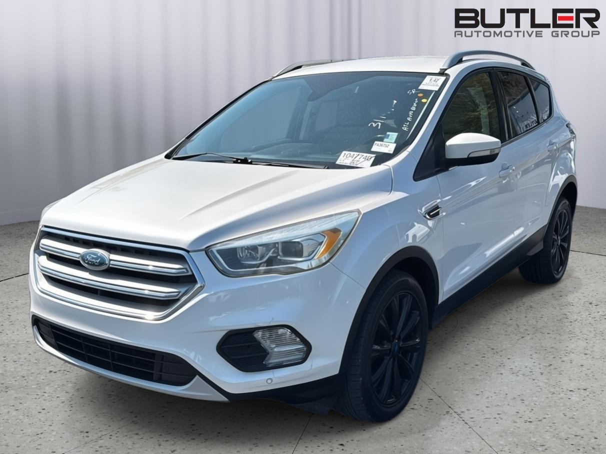 Used 2018 White Platinum Metallic Tri-Coat Ford Titanium image 2