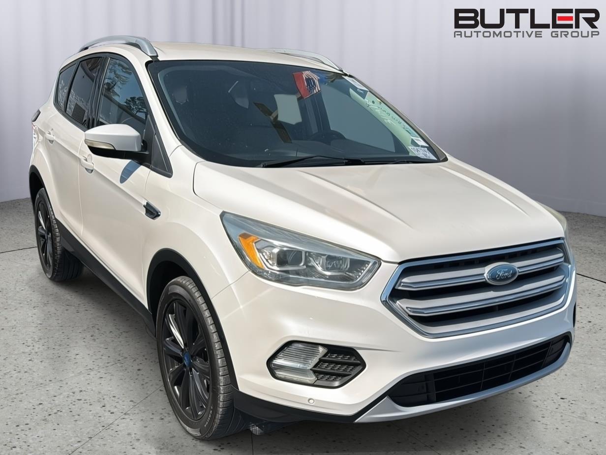 Used 2018 White Platinum Metallic Tri-Coat Ford Titanium image 4