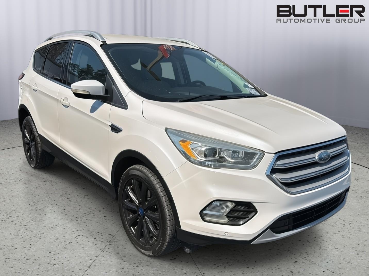 Used 2018 White Platinum Metallic Tri-Coat Ford Titanium image 5