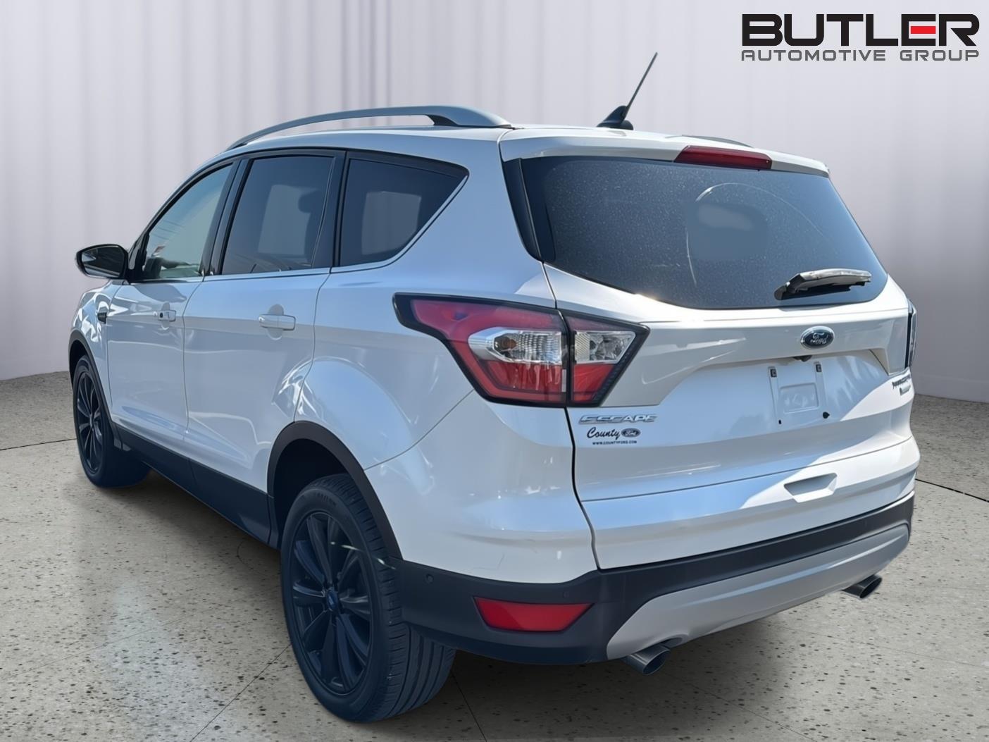 Used 2018 White Platinum Metallic Tri-Coat Ford Titanium image 8