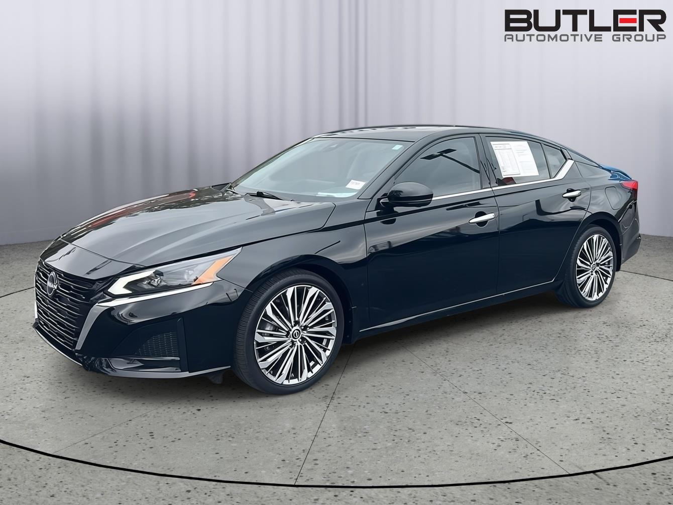 Used 2024 Super Black Nissan 2.5 SL image 2