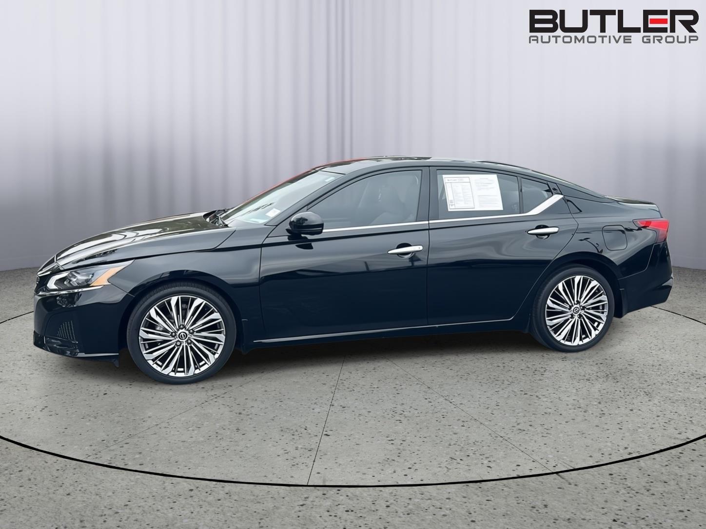 Used 2024 Super Black Nissan 2.5 SL image 3