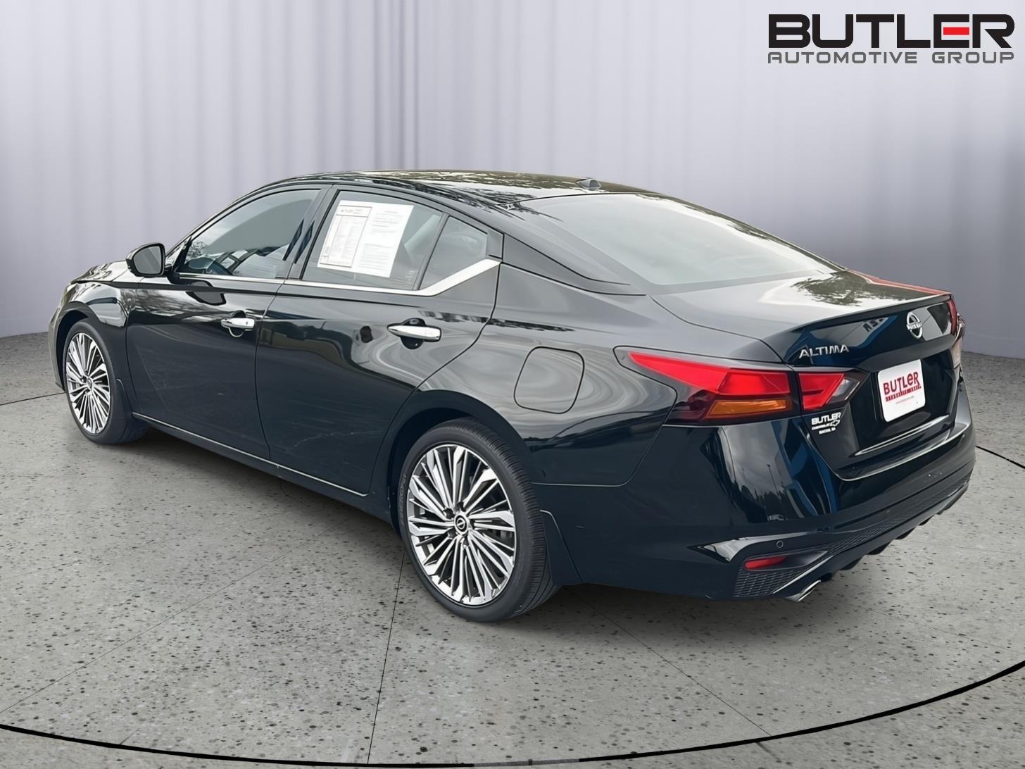 Used 2024 Super Black Nissan 2.5 SL image 4