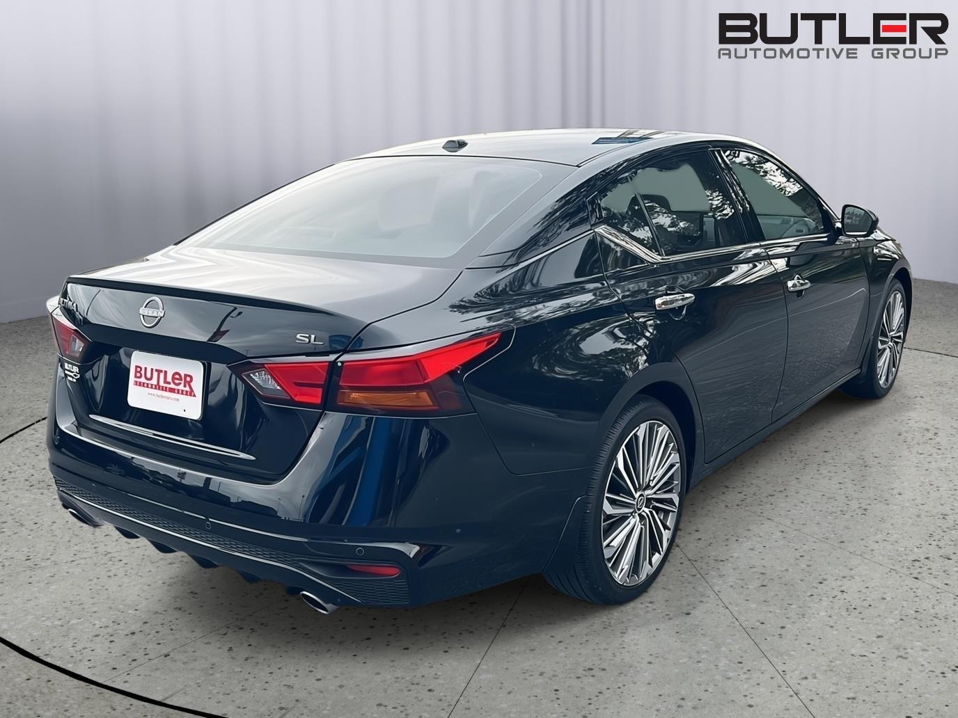 Used 2024 Super Black Nissan 2.5 SL image 6