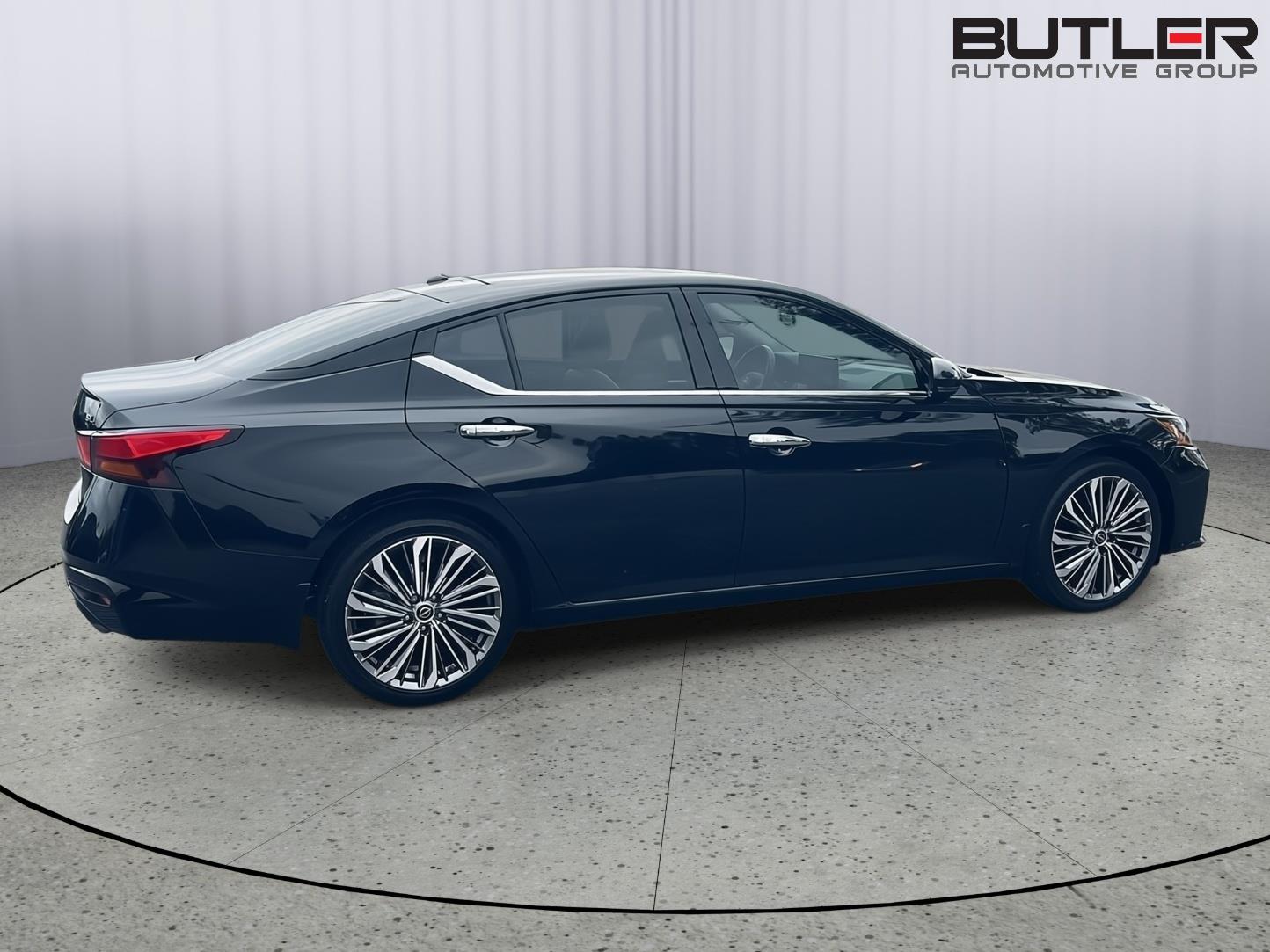 Used 2024 Super Black Nissan 2.5 SL image 7