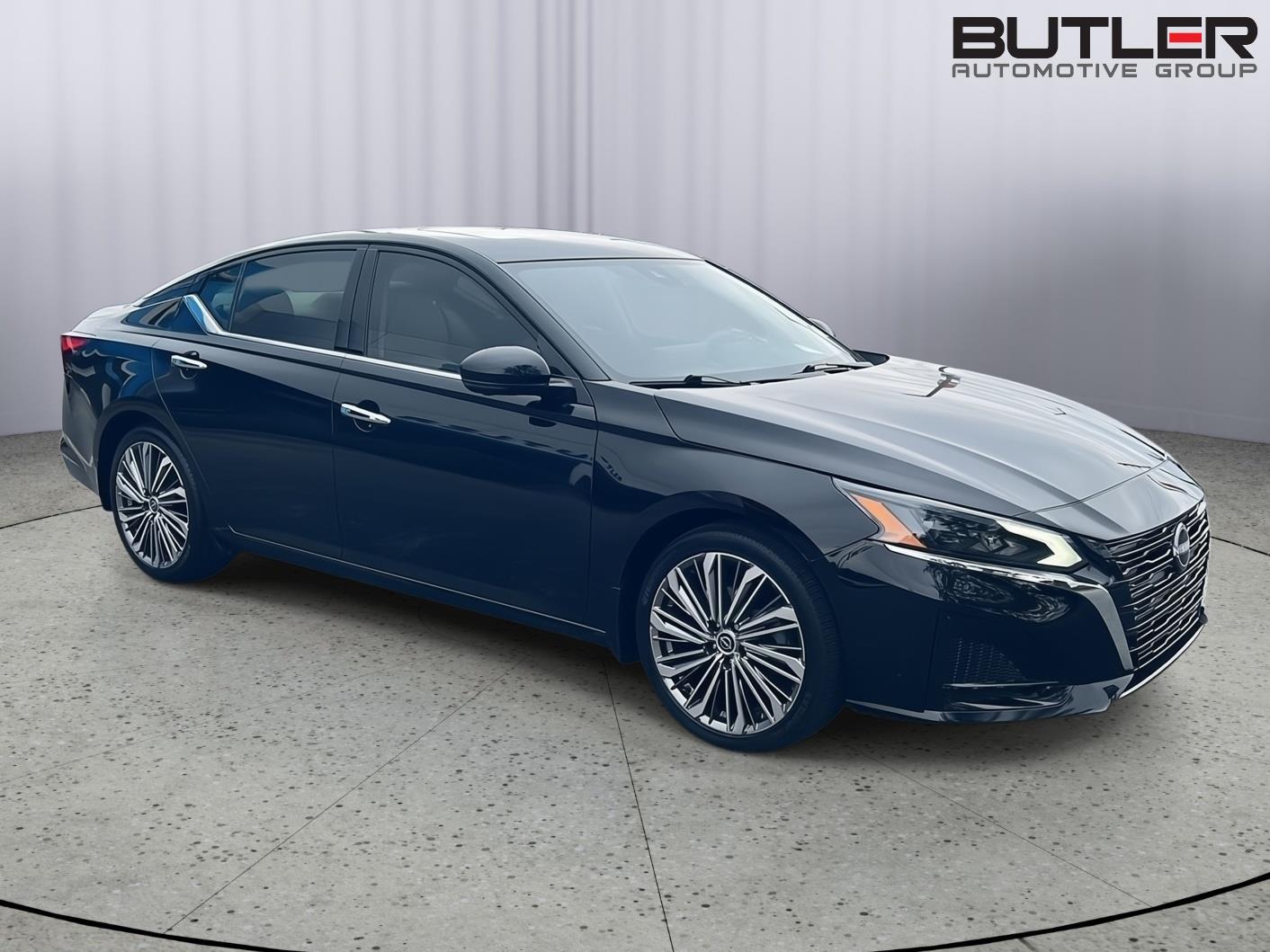 Used 2024 Super Black Nissan 2.5 SL image 8