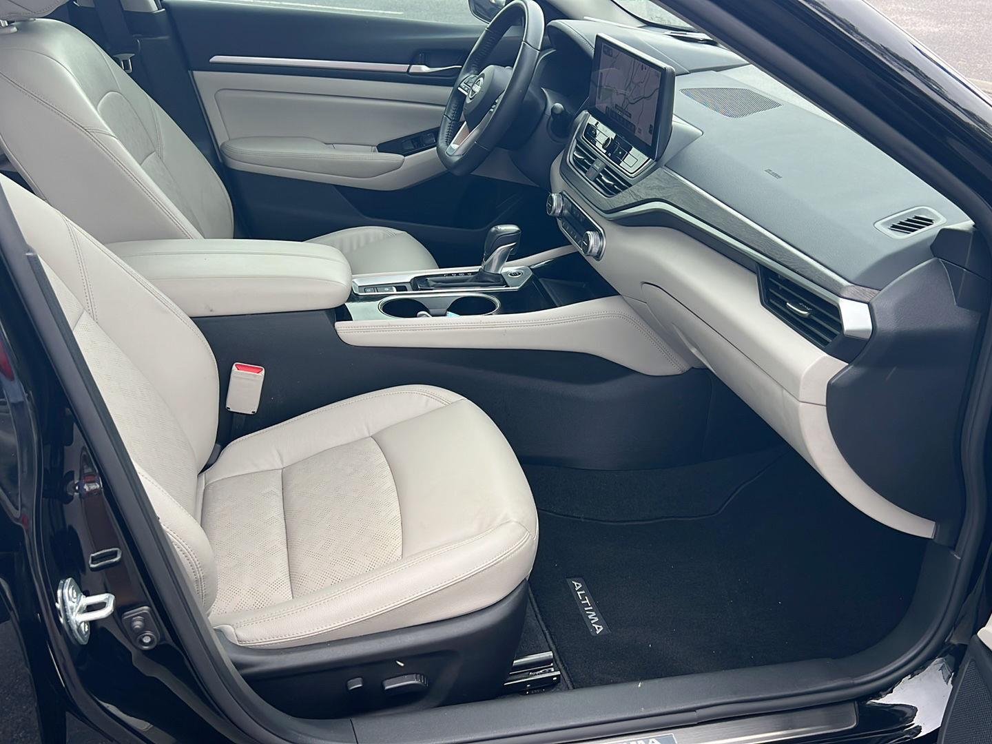 Used 2024 Super Black Nissan 2.5 SL image 13