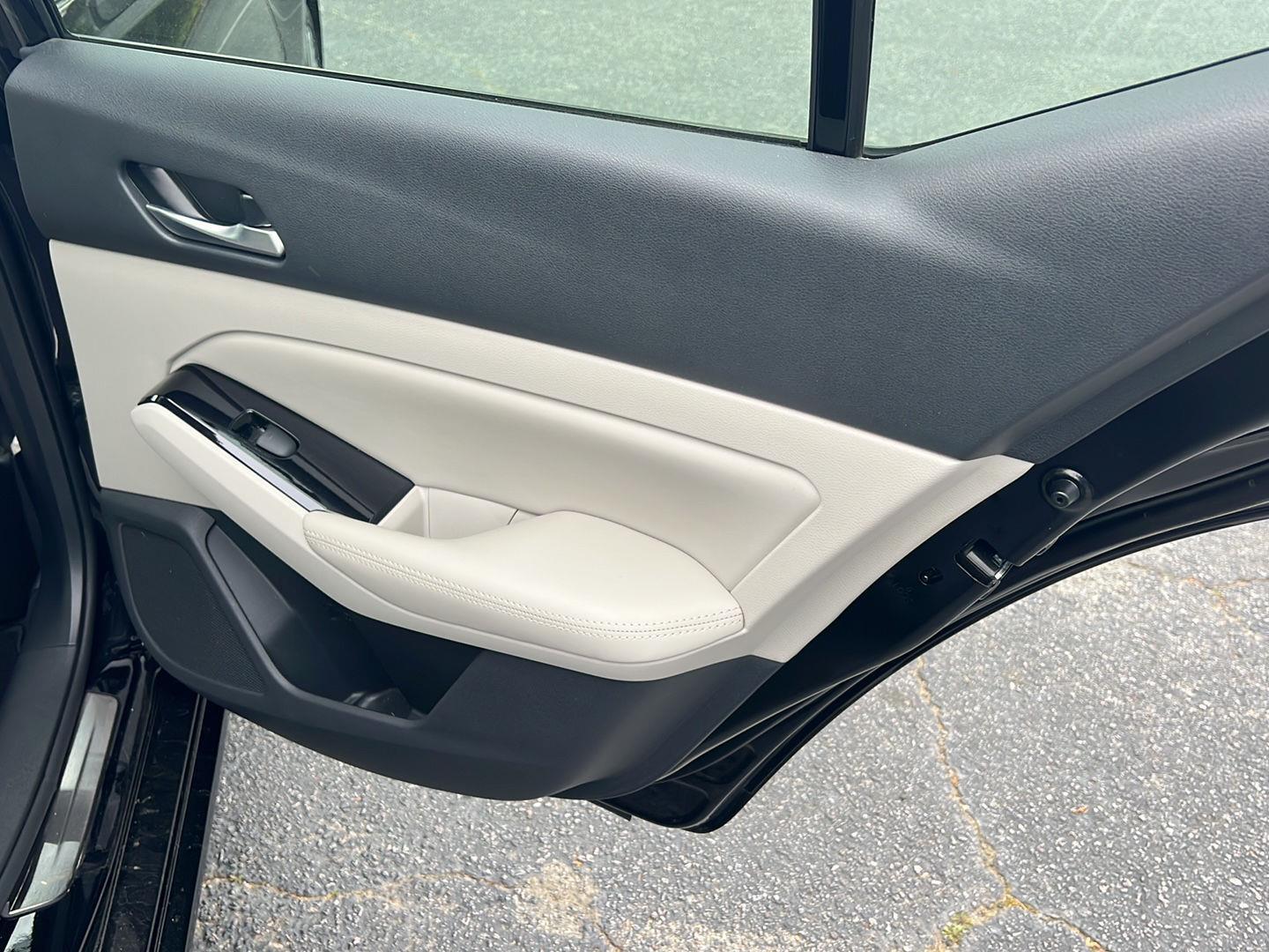 Used 2024 Super Black Nissan 2.5 SL image 15