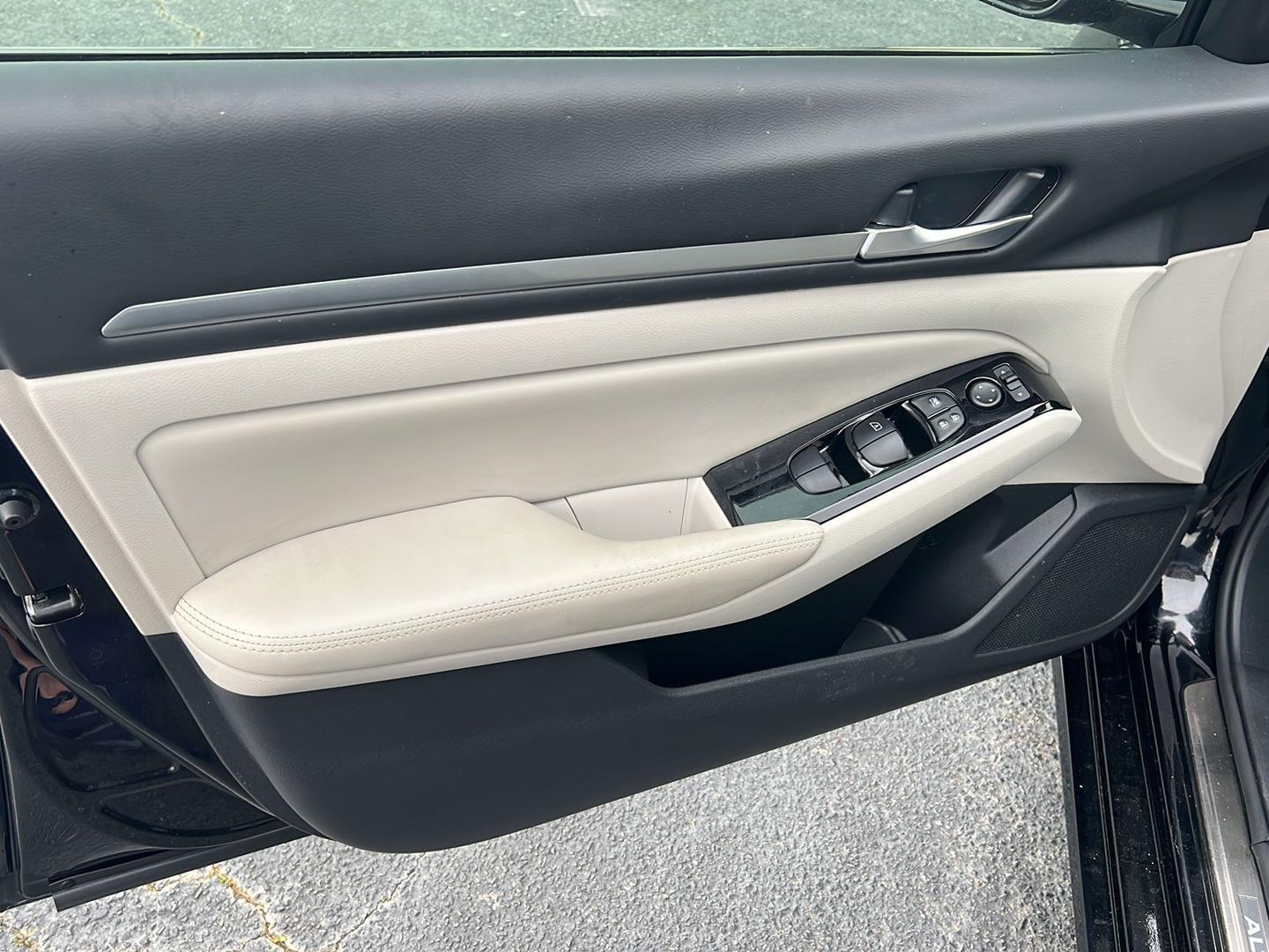 Used 2024 Super Black Nissan 2.5 SL image 16