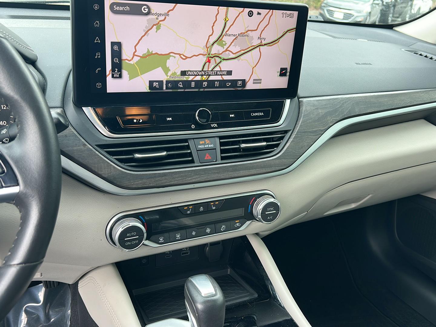 Used 2024 Super Black Nissan 2.5 SL image 24