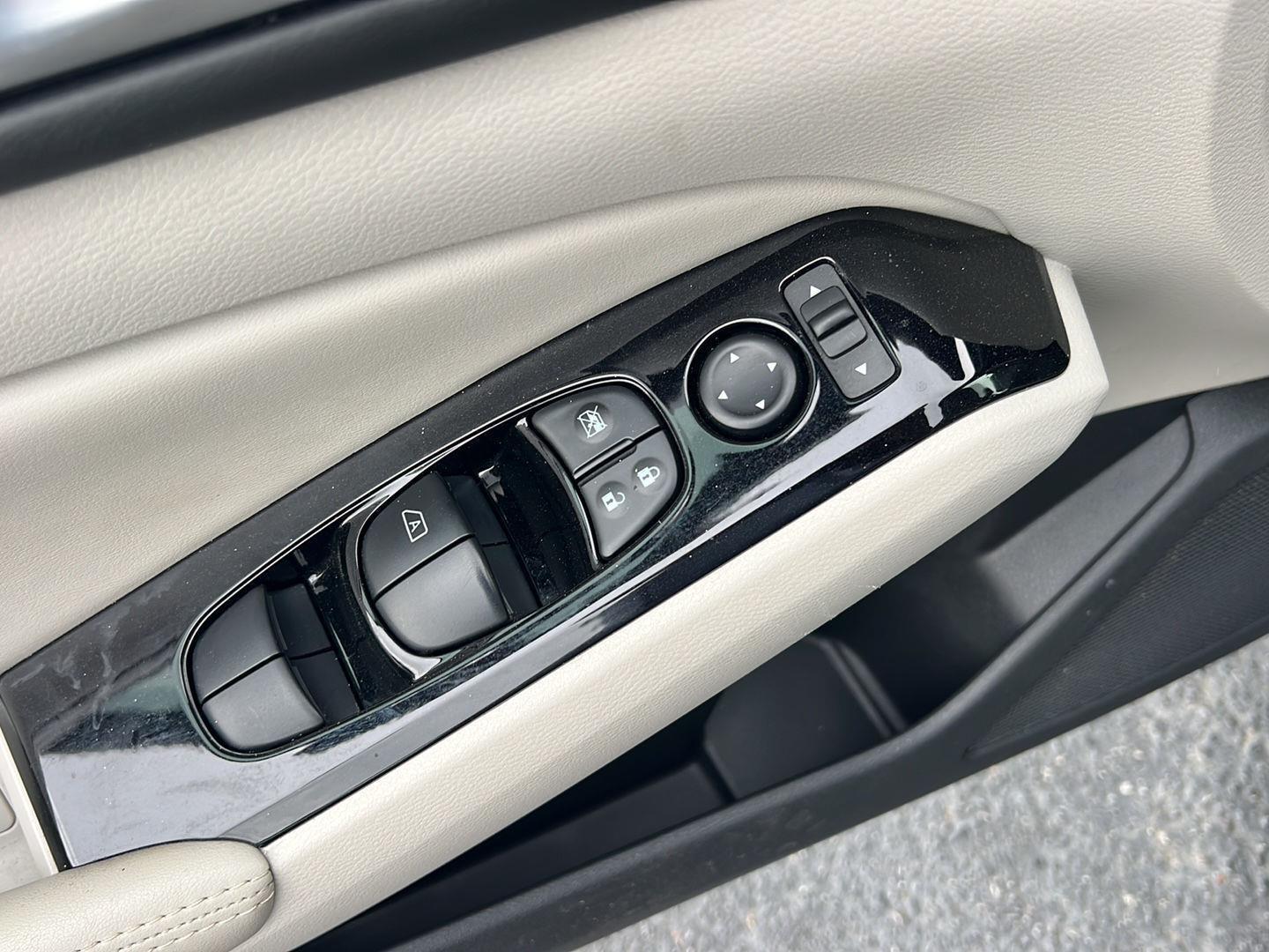 Used 2024 Super Black Nissan 2.5 SL image 34