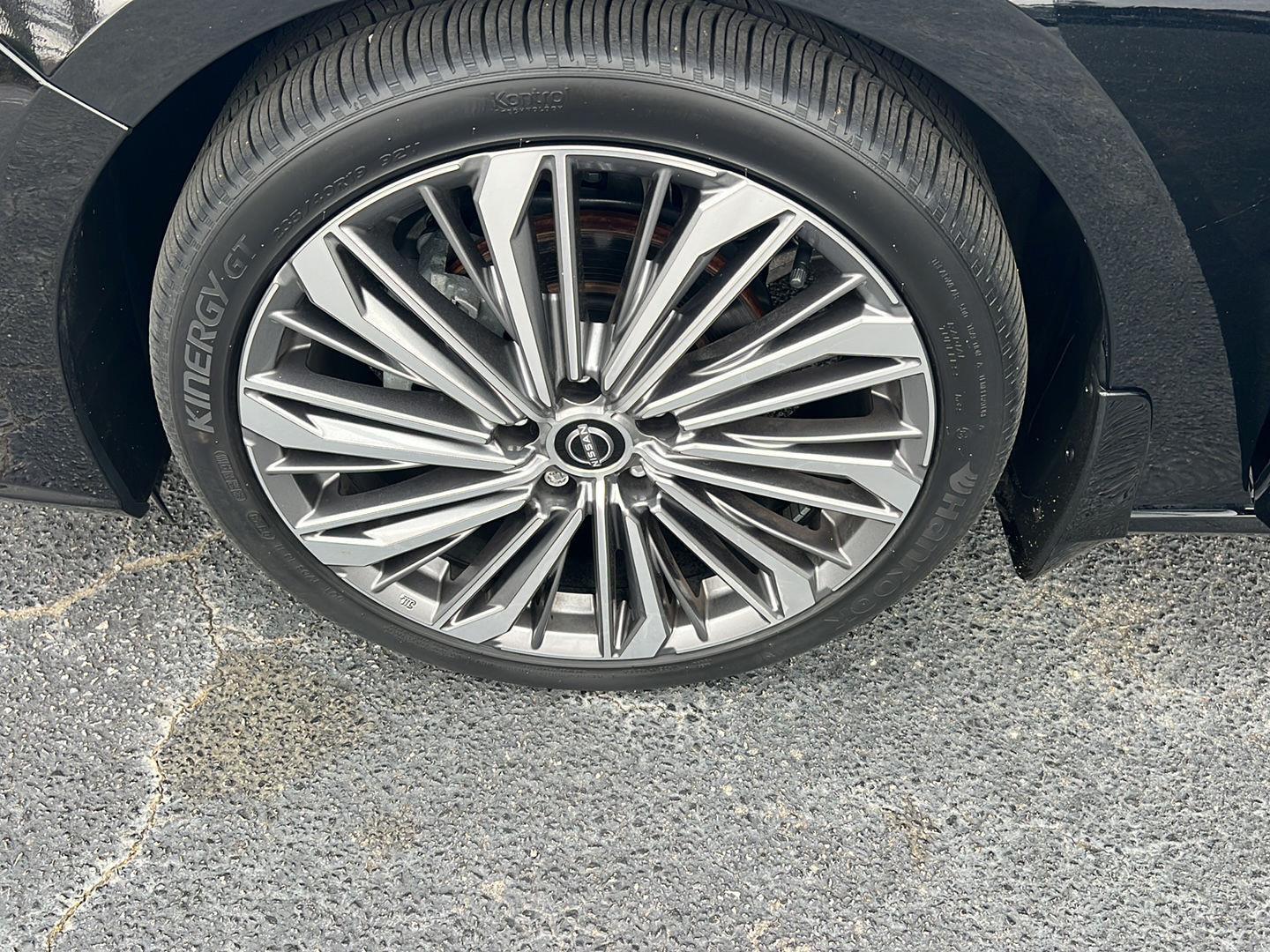 Used 2024 Super Black Nissan 2.5 SL image 38