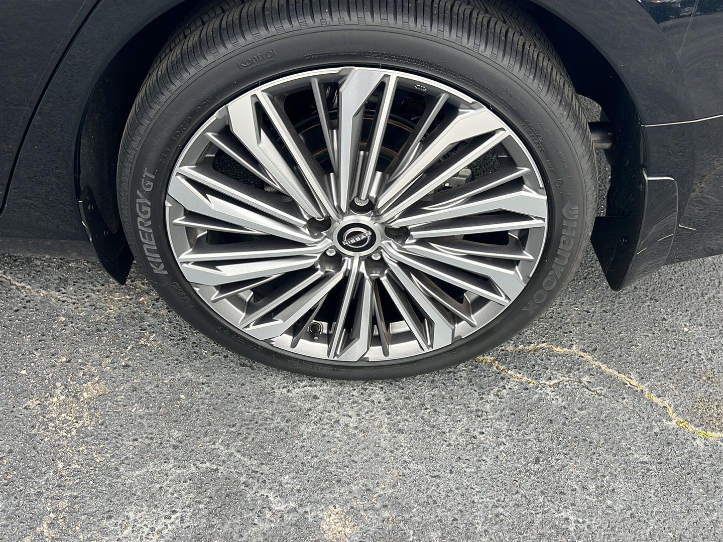 Used 2024 Super Black Nissan 2.5 SL image 39