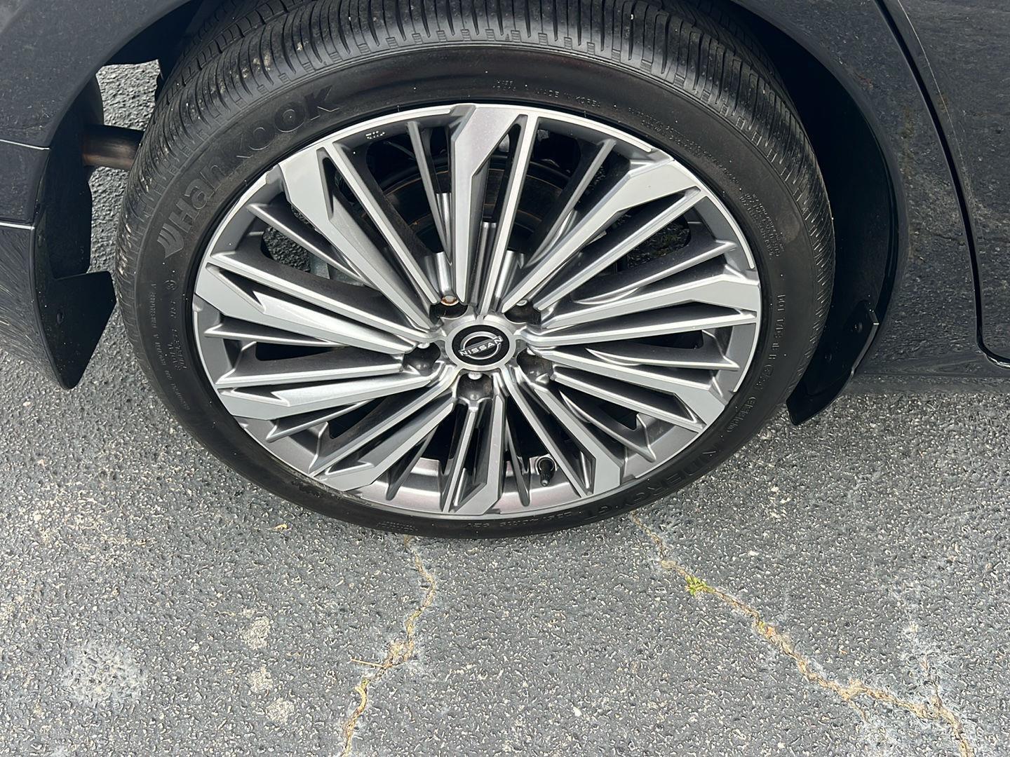 Used 2024 Super Black Nissan 2.5 SL image 40