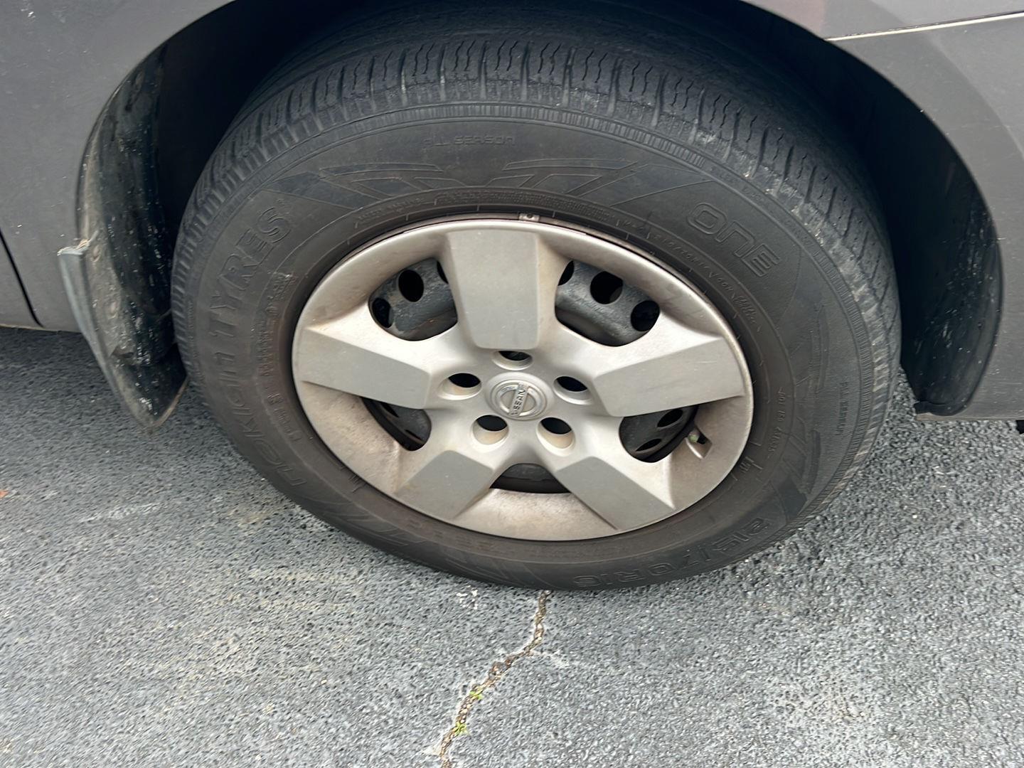 Used 2015 Platinum Graphite Nissan S image 7