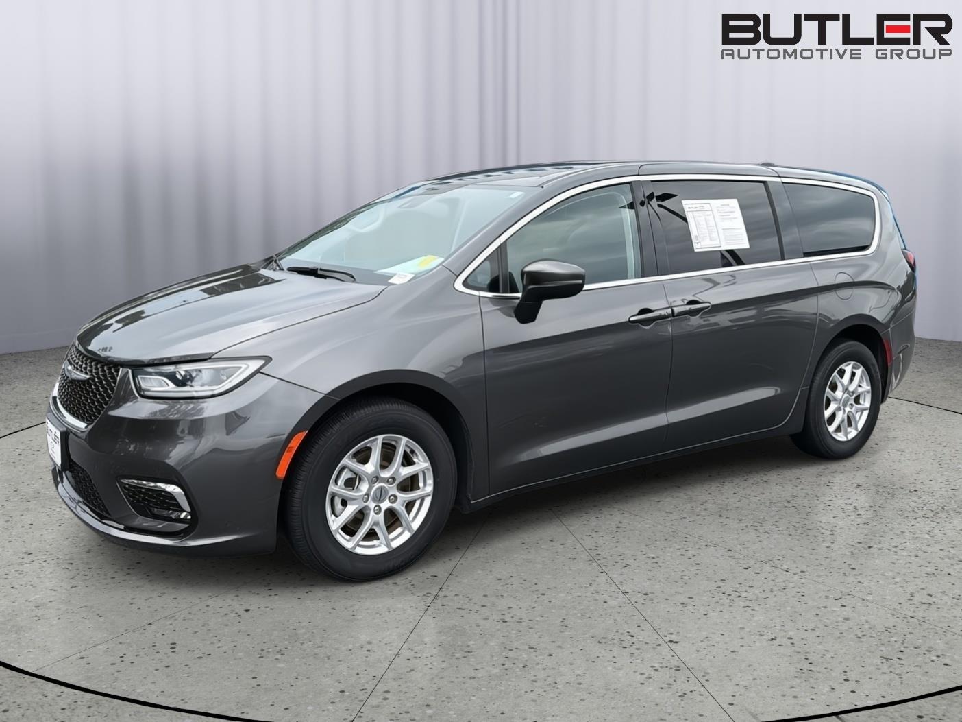 Used 2023 Chrysler Pacifica Van