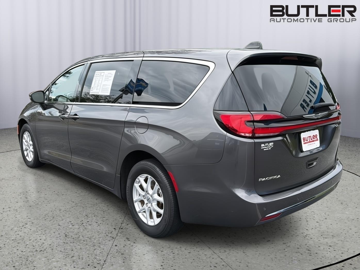 Used 2023 Chrysler Pacifica Van