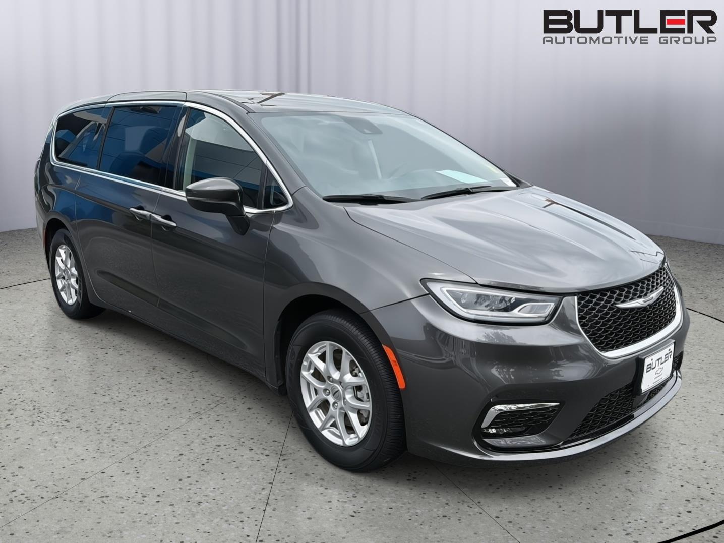 Used 2023 Chrysler Pacifica Van