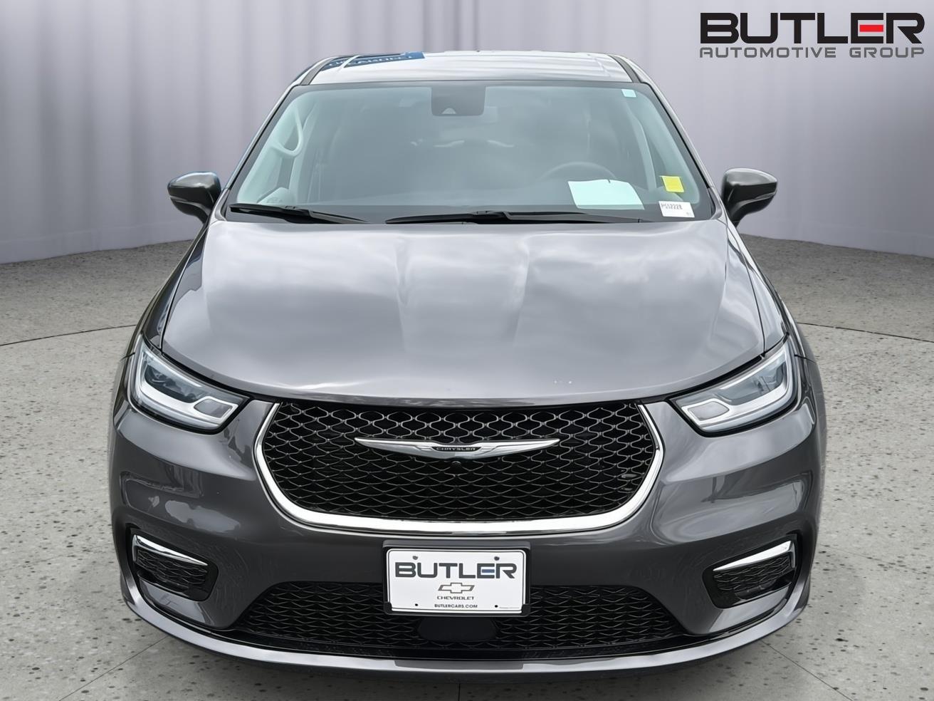 Used 2023 Chrysler Pacifica Van