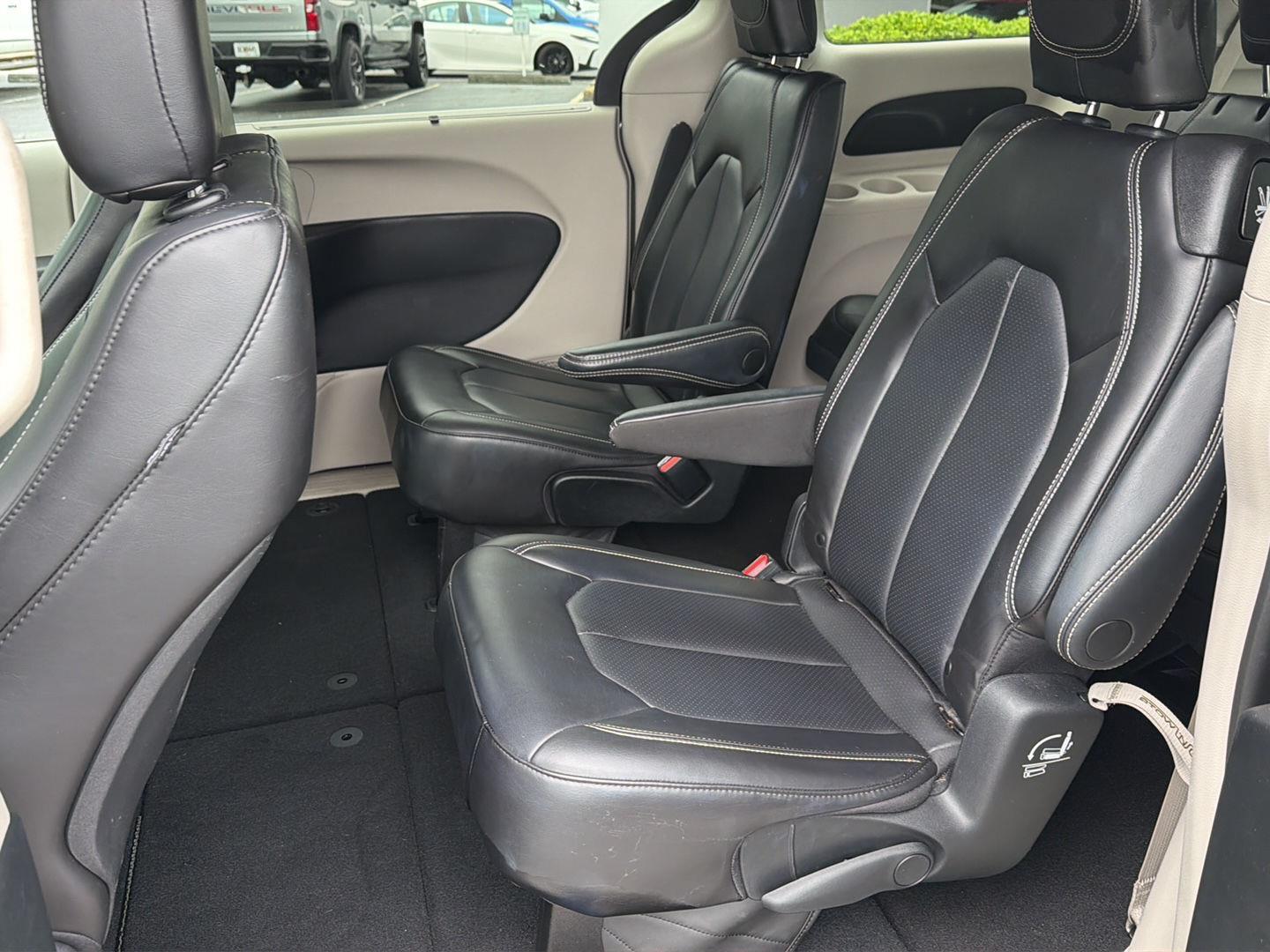 Used 2023 Chrysler Pacifica Van