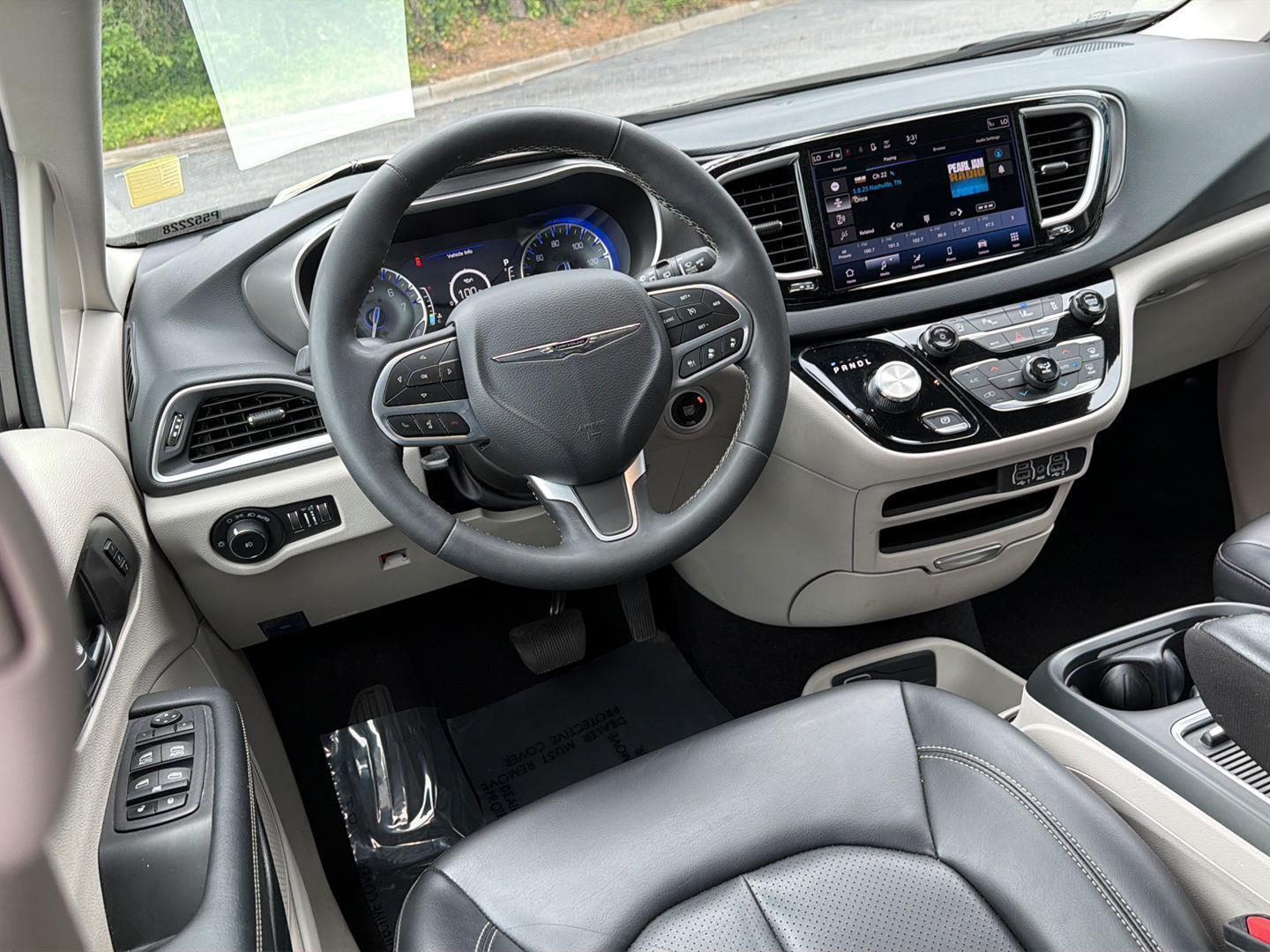 Used 2023 Chrysler Pacifica Van