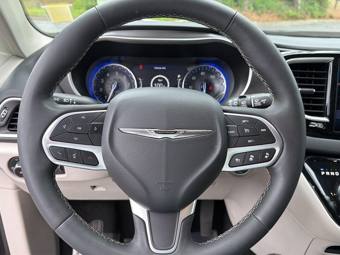Used 2023 Chrysler Pacifica Van