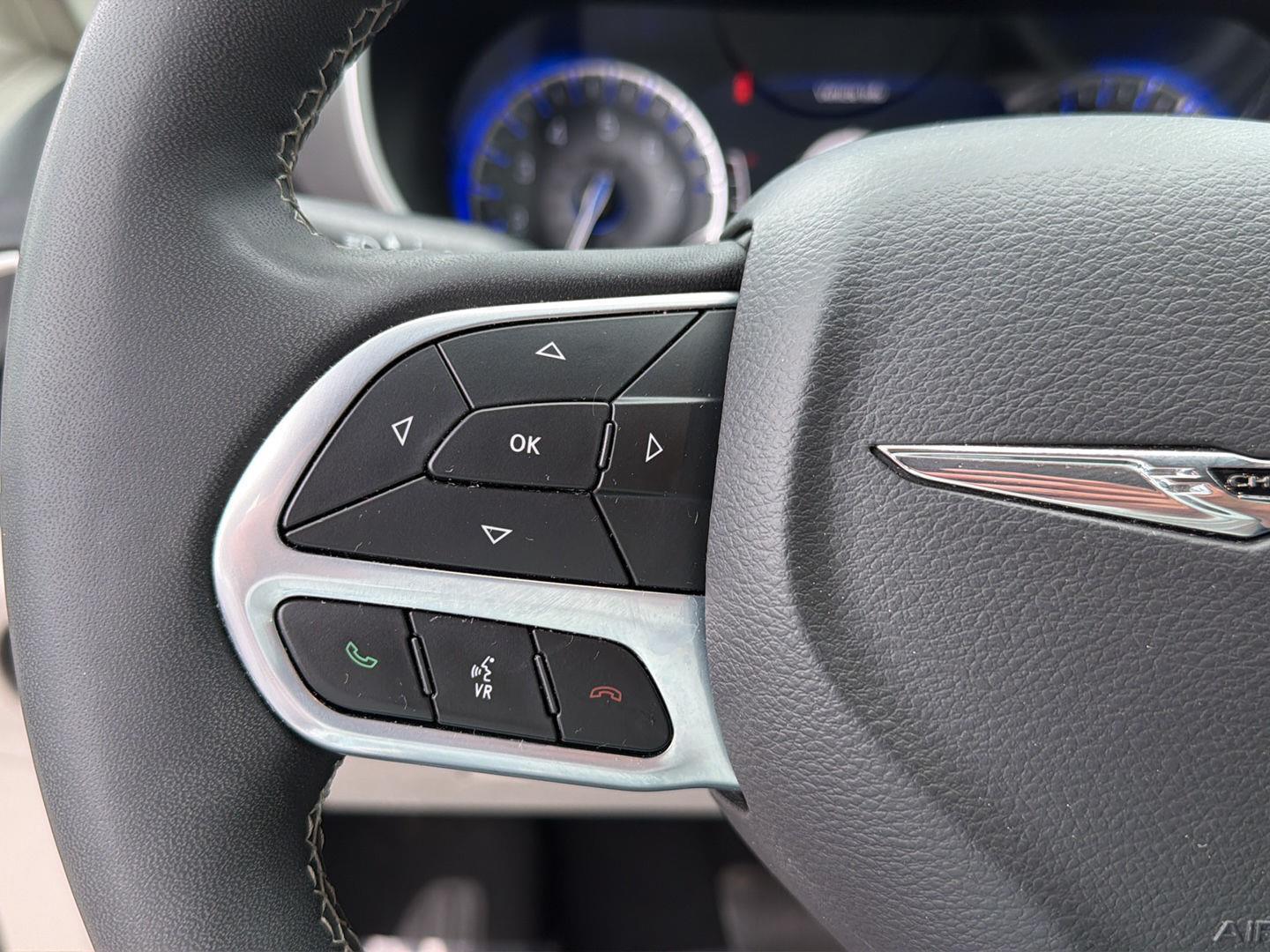 Used 2023 Chrysler Pacifica Van