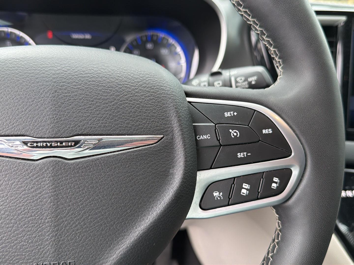 Used 2023 Chrysler Pacifica Van