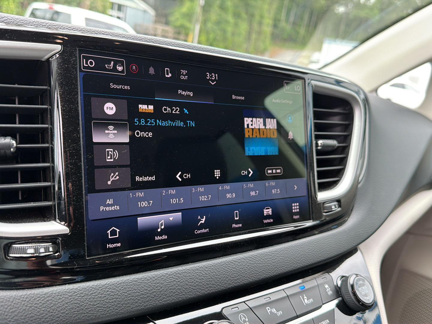 Used 2023 Chrysler Pacifica Van