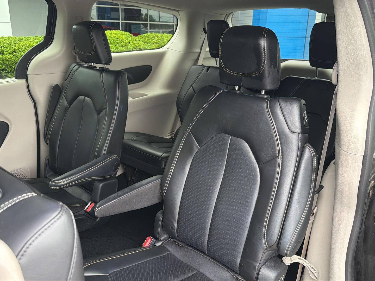Used 2023 Chrysler Pacifica Van