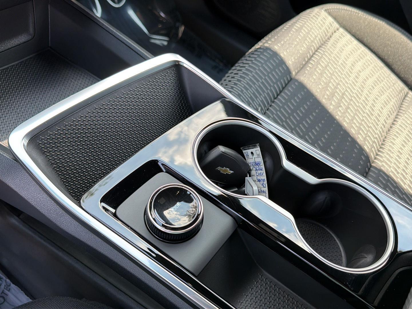 New 2026 Sterling Gray Metallic Chevrolet FWD LT image 28