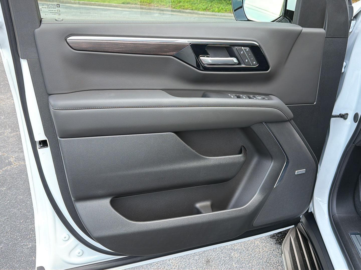 New 2026 Summit White Chevrolet LT image 18