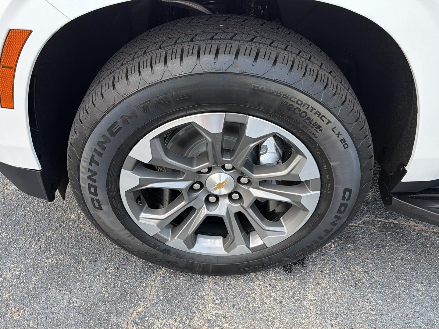 New 2026 Summit White Chevrolet LT image 39