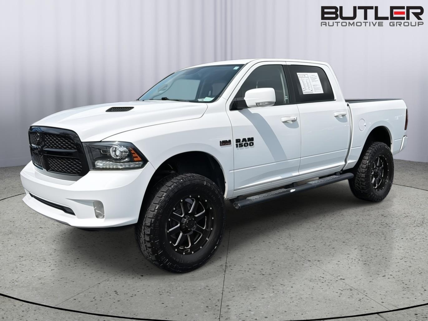 Bright White Clearcoat 2017 RAM 1500 Pickup Truck Four-Wheel Drive 8-Speed Automatic