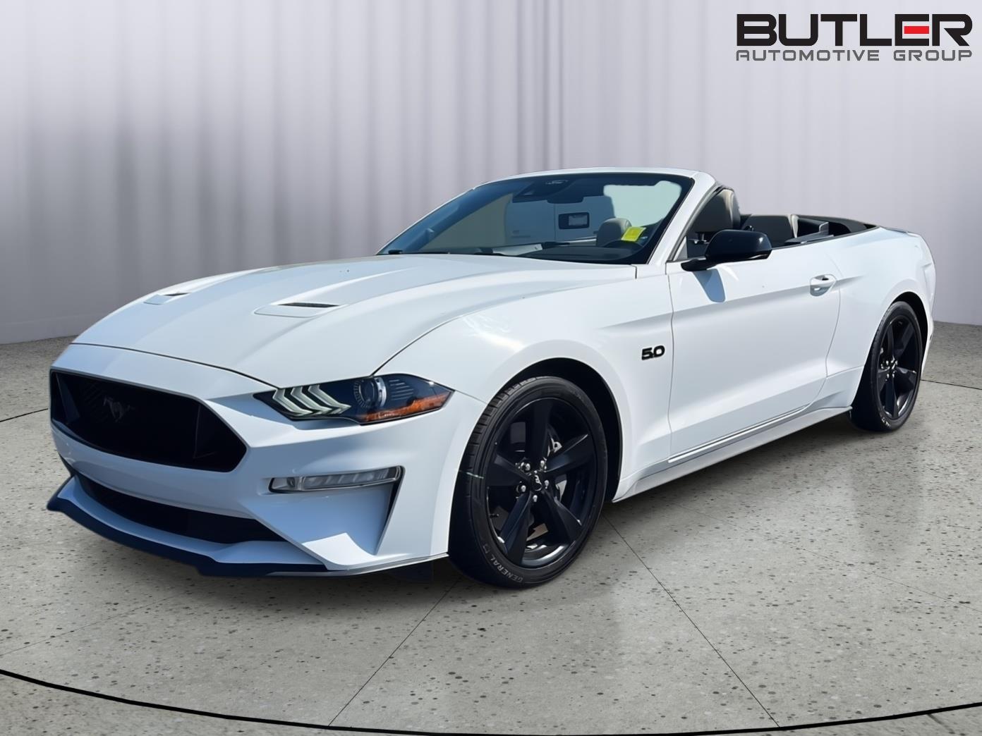 Oxford White 2021 Ford Mustang Convertible Rear-Wheel Drive 6-Speed Manual