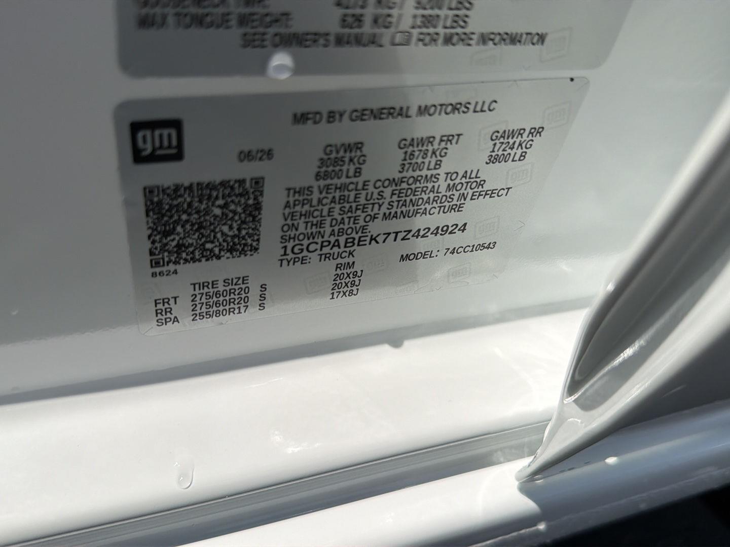 New 2026 Summit White Chevrolet Custom image 32